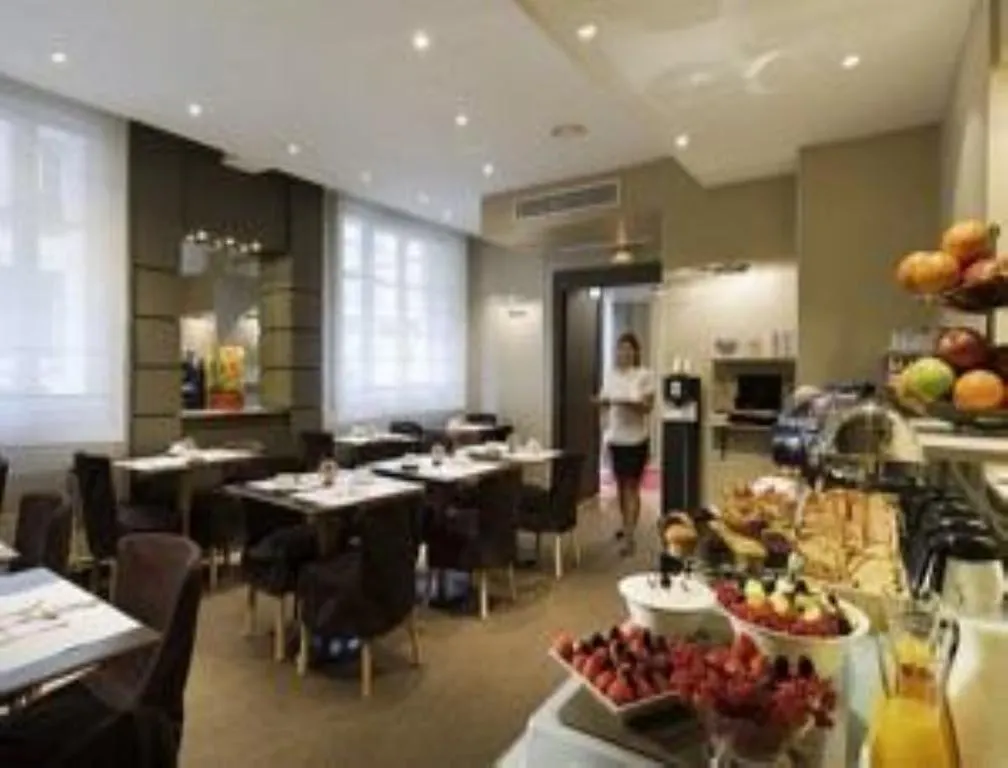Hotel Royal Madeleine & 4*